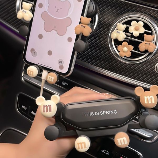車 スマホホルダー 可愛い熊装飾付き重力式車載用携帯電話固定具