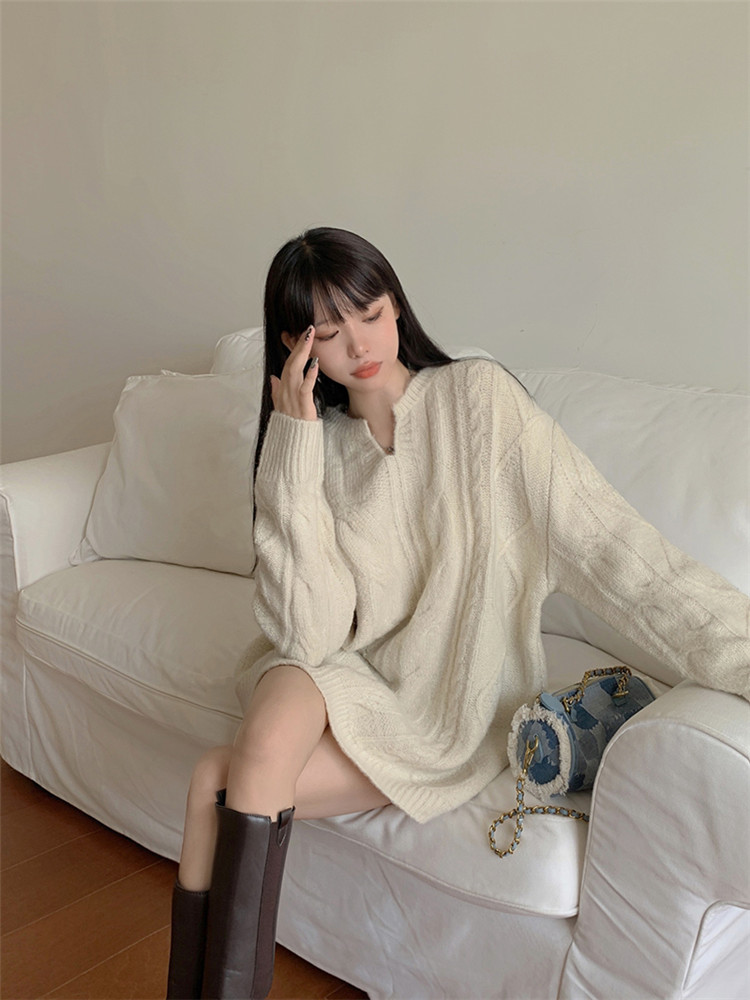 女装 ケーブル編みニットワンピース 肩見せ深めブイネック