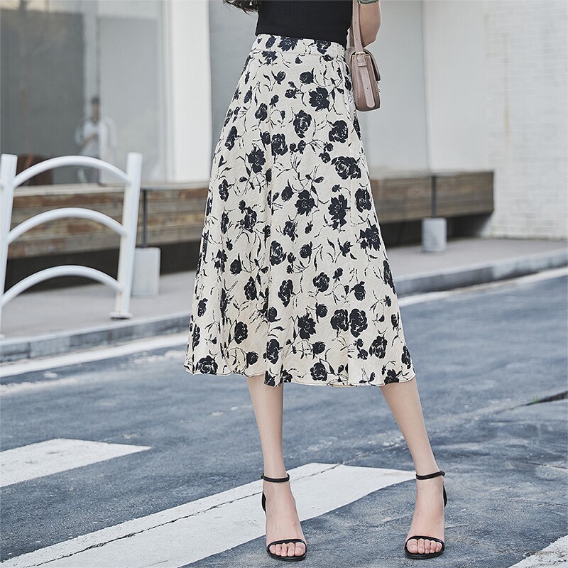 女装 花柄フレア膝丈スカート