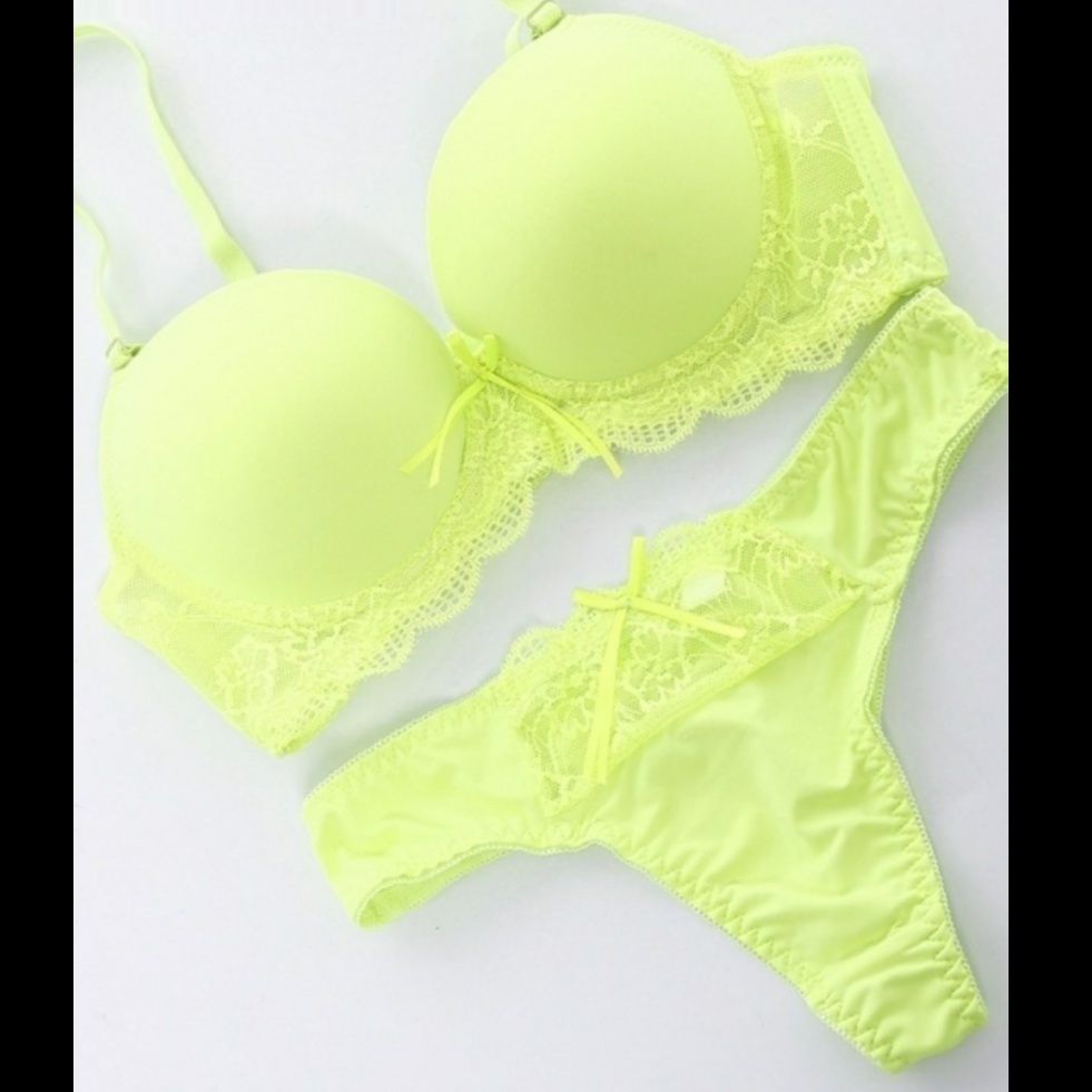 女装 花柄刺繍レース付きブラジャーショーツセット