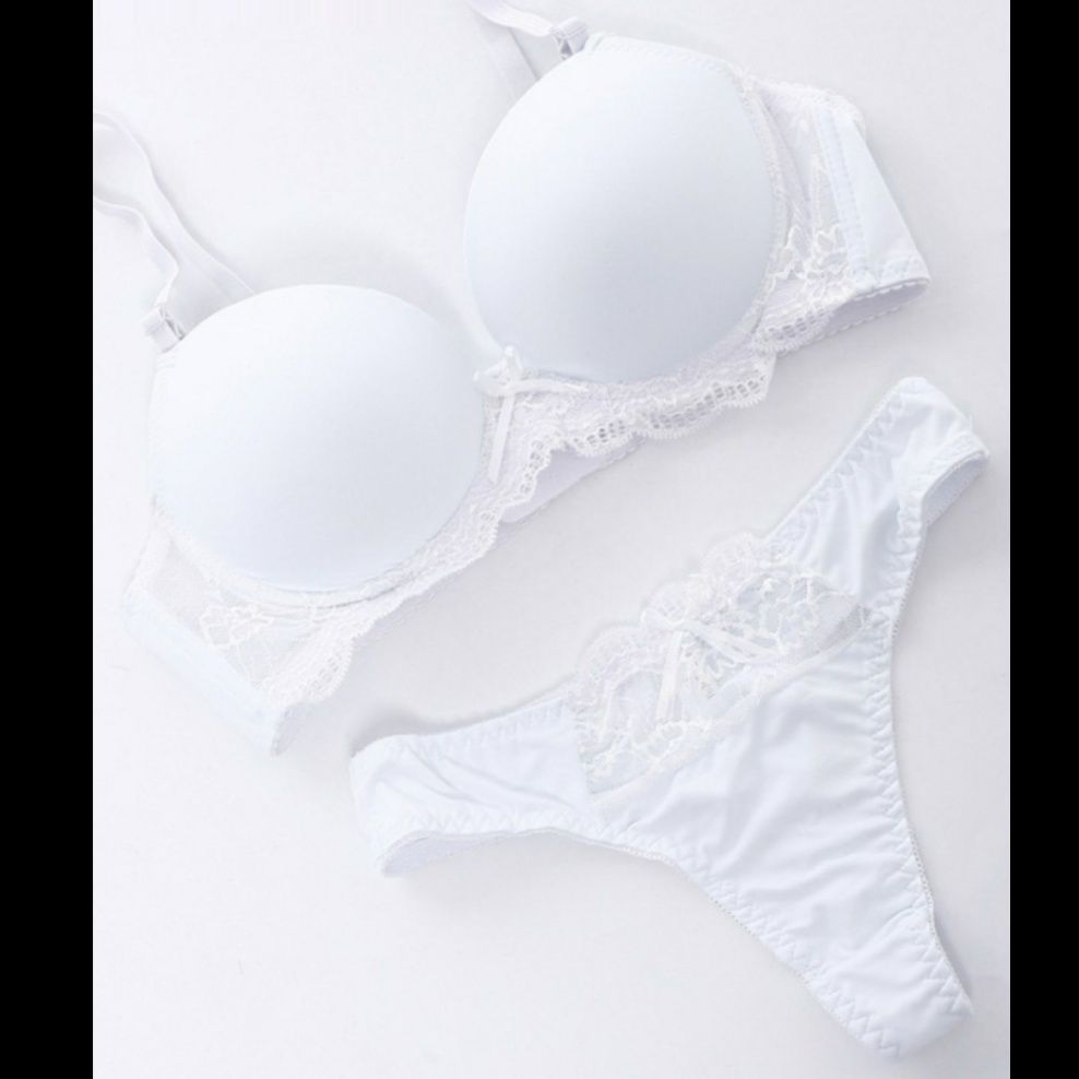 女装 花柄刺繍レース付きブラジャーショーツセット
