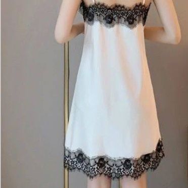 女装 艶やか光沢サテン胸元レース付きキャミソールワンピース