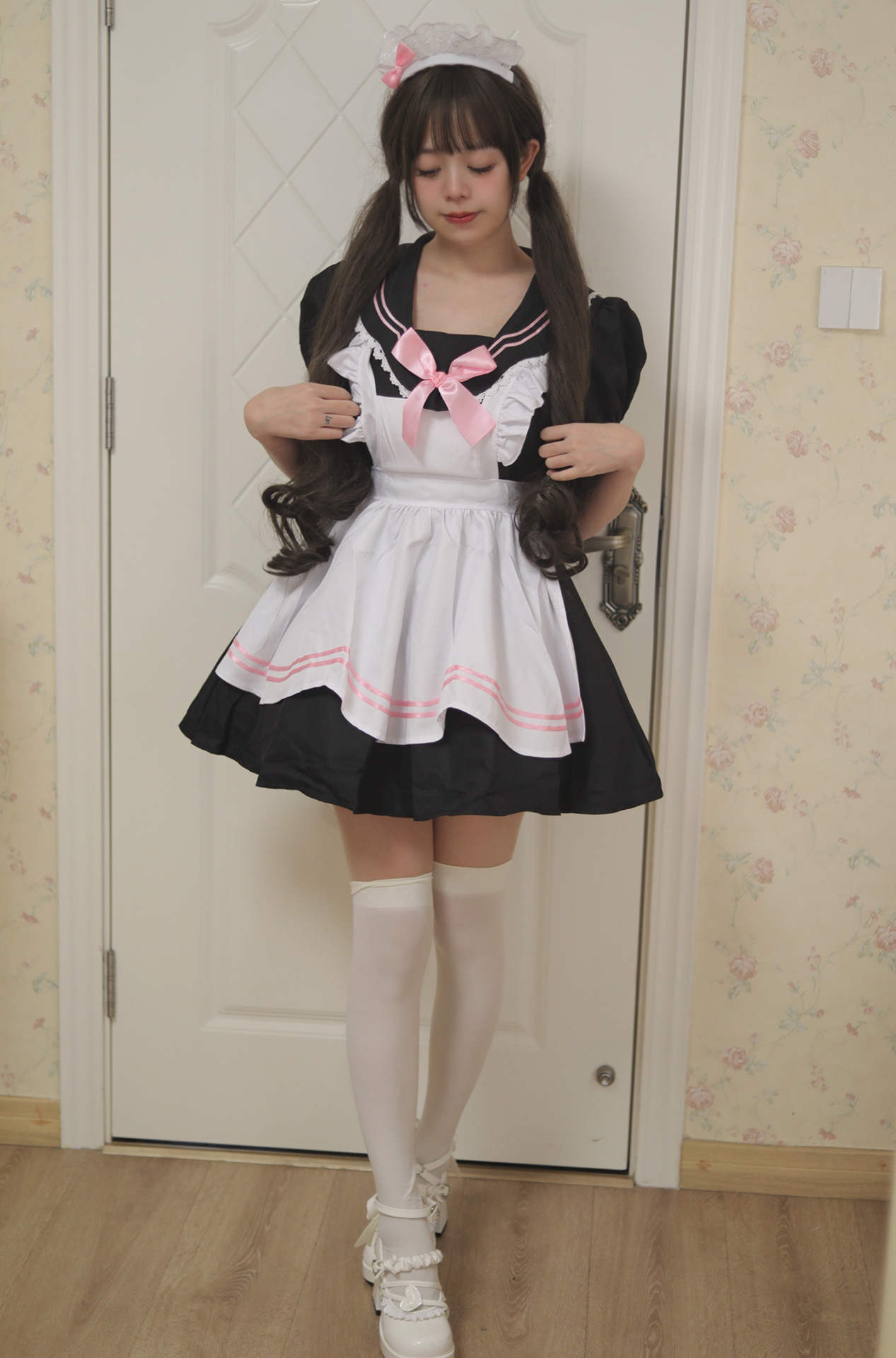 女装 セーラー襟フリルエプロン付きメイドワンピース