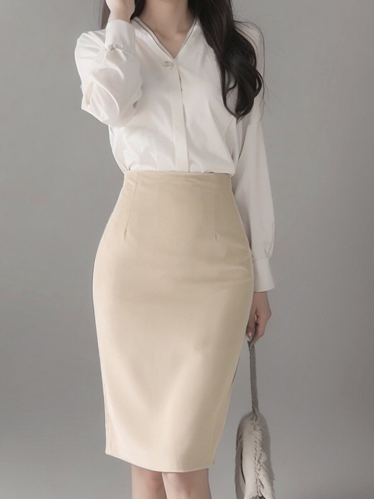女装 体のラインを美しく見せるタイトスカート