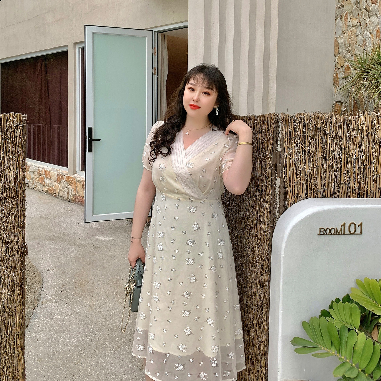 女装 小花刺繍シアーチュール半袖ロングワンピース