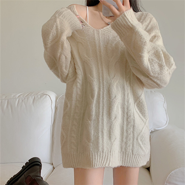 女装 ケーブル編みニットワンピース 肩見せ深めブイネック