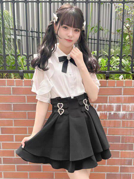 女装 ハート金具付きサスペンダー風フレアスカート