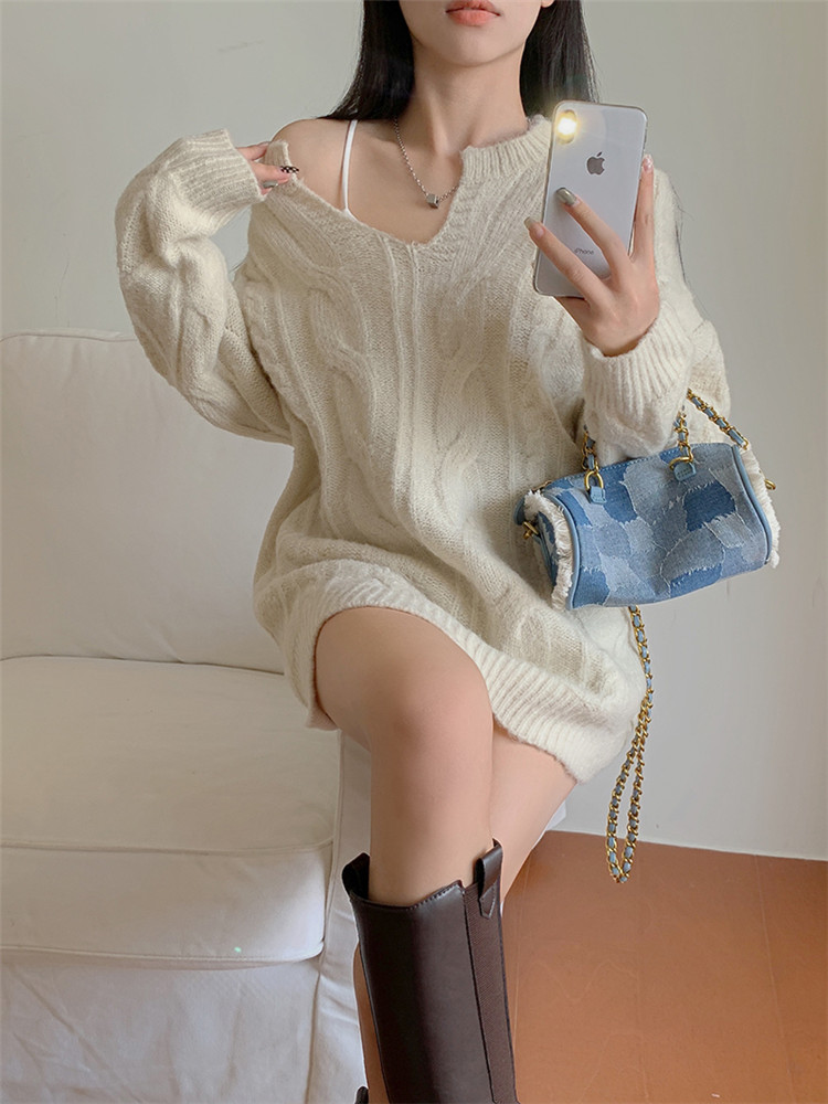 女装 ケーブル編みニットワンピース 肩見せ深めブイネック