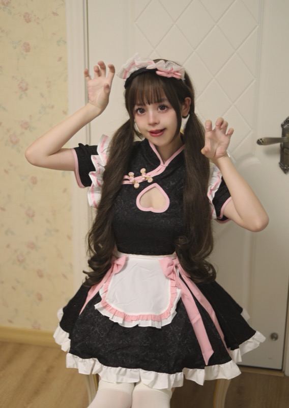 女装 黒色メイド服ワンピース 胸元開きリボン付き衣装