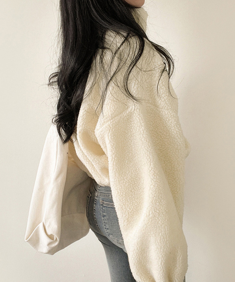 女装 女性らしいボア素材のショート丈スーツジャケット