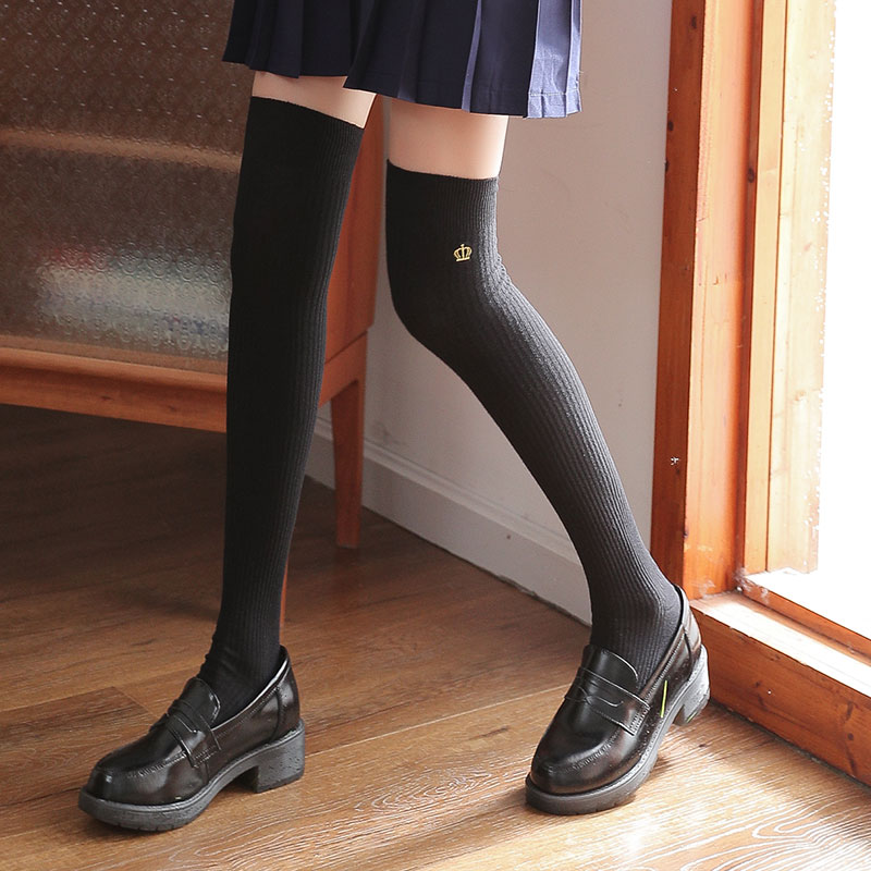 女装 王冠刺繍入りニットオーバーニーハイソックス