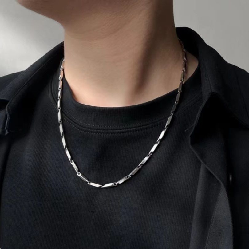 メンズアクセサリー ツイストチェーン細身メタルネックレス