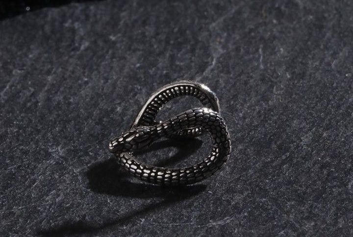 メンズアクセサリー 蛇モチーフ立体彫刻イヤーカフ ワイルド古風