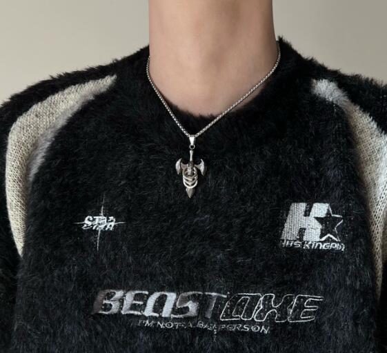 メンズアクセサリー 男性用剣型ペンダント重厚感ネックレス