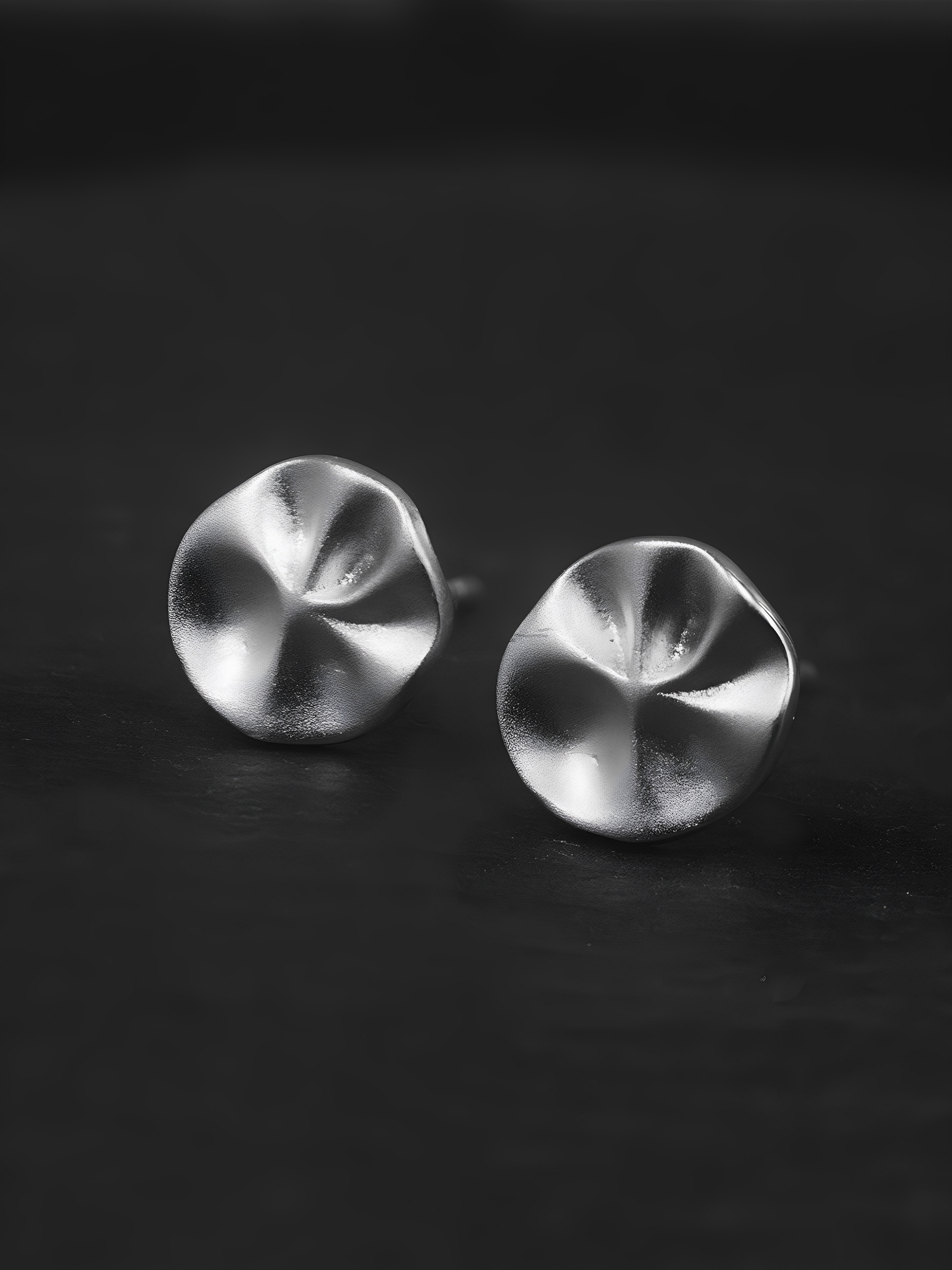 メンズアクセサリー 波紋のきらめき 円形ピアス