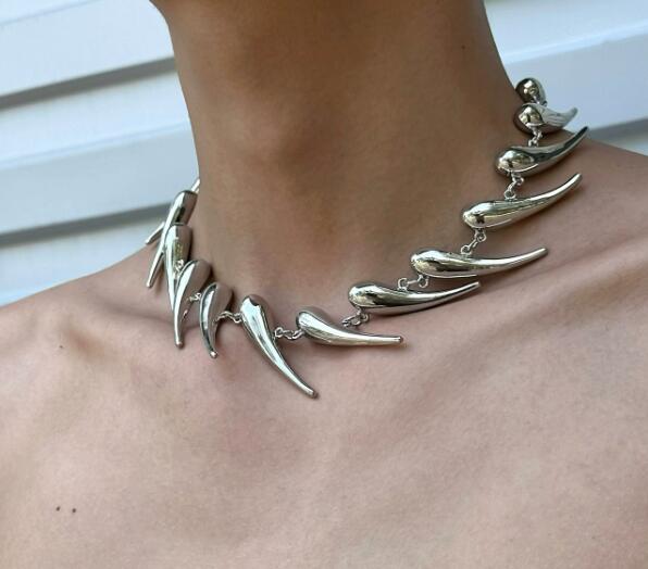 メンズアクセサリー 男性用 牙モチーフ 個性派 シルバー ネックレス