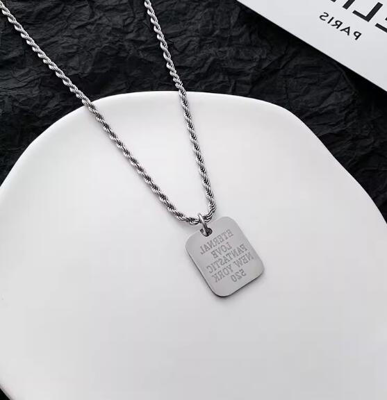 メンズアクセサリー 男性用スクエアプレートネックレス チェーン付き