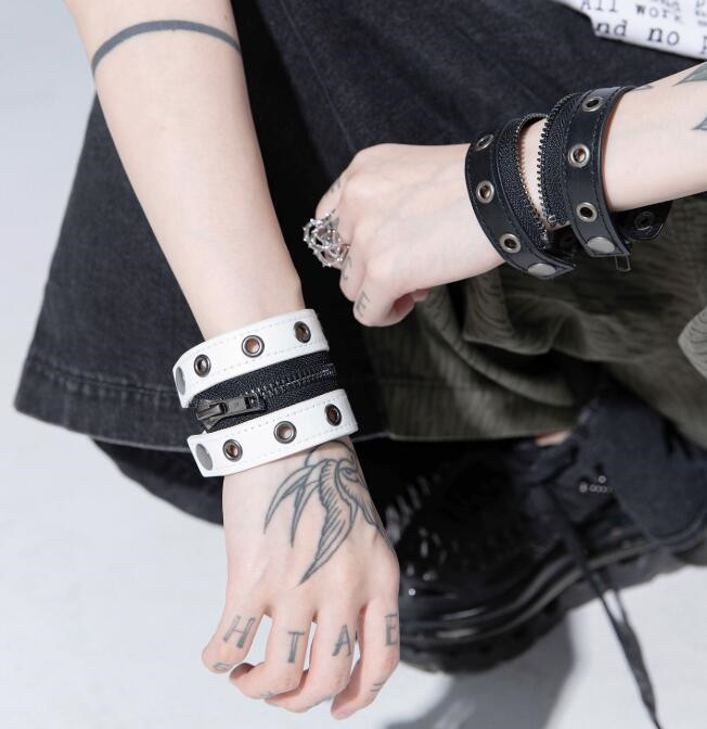 メンズアクセサリー パンク風スタッズ付きレザーブレスレット 