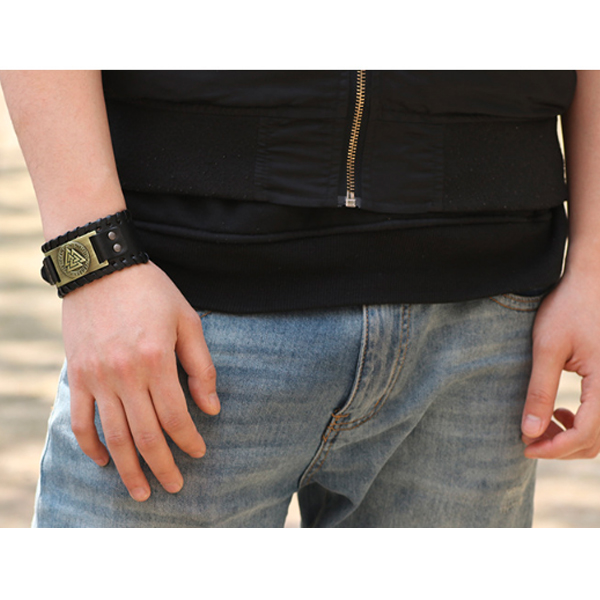 メンズアクセサリー 北欧風レザー調ブレスレット ヴィンテージ三角紋章付き