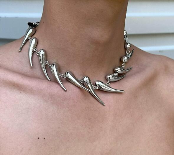 メンズアクセサリー 男性用 牙モチーフ 個性派 シルバー ネックレス