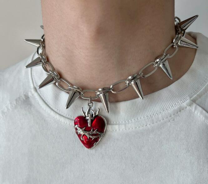 メンズアクセサリー 鋲付きハート型チャームネックレス