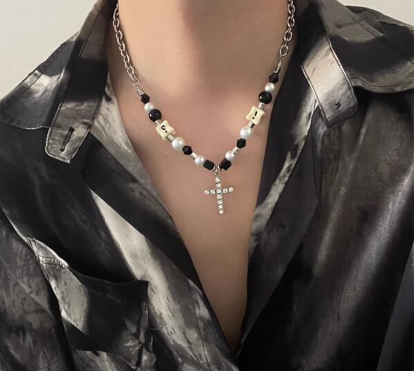 メンズアクセサリー 十字架飾り付き珠玉チェーンネックレス