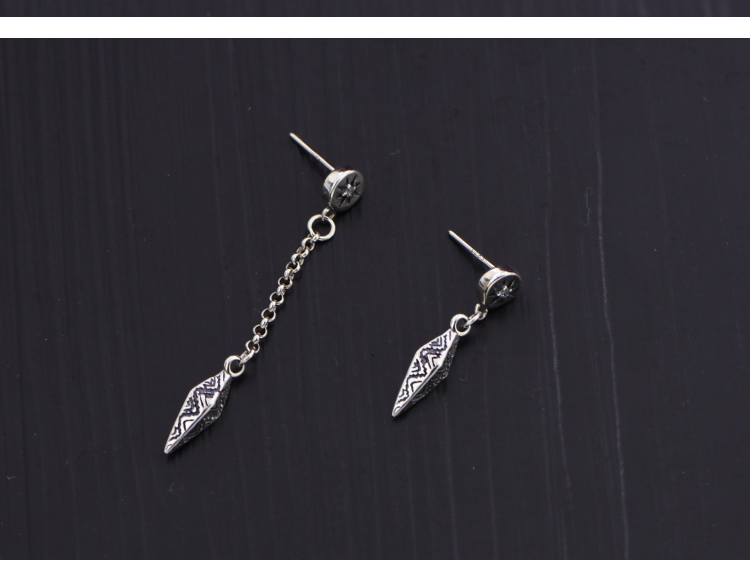 メンズアクセサリー 星と槍のゆらめきピアス