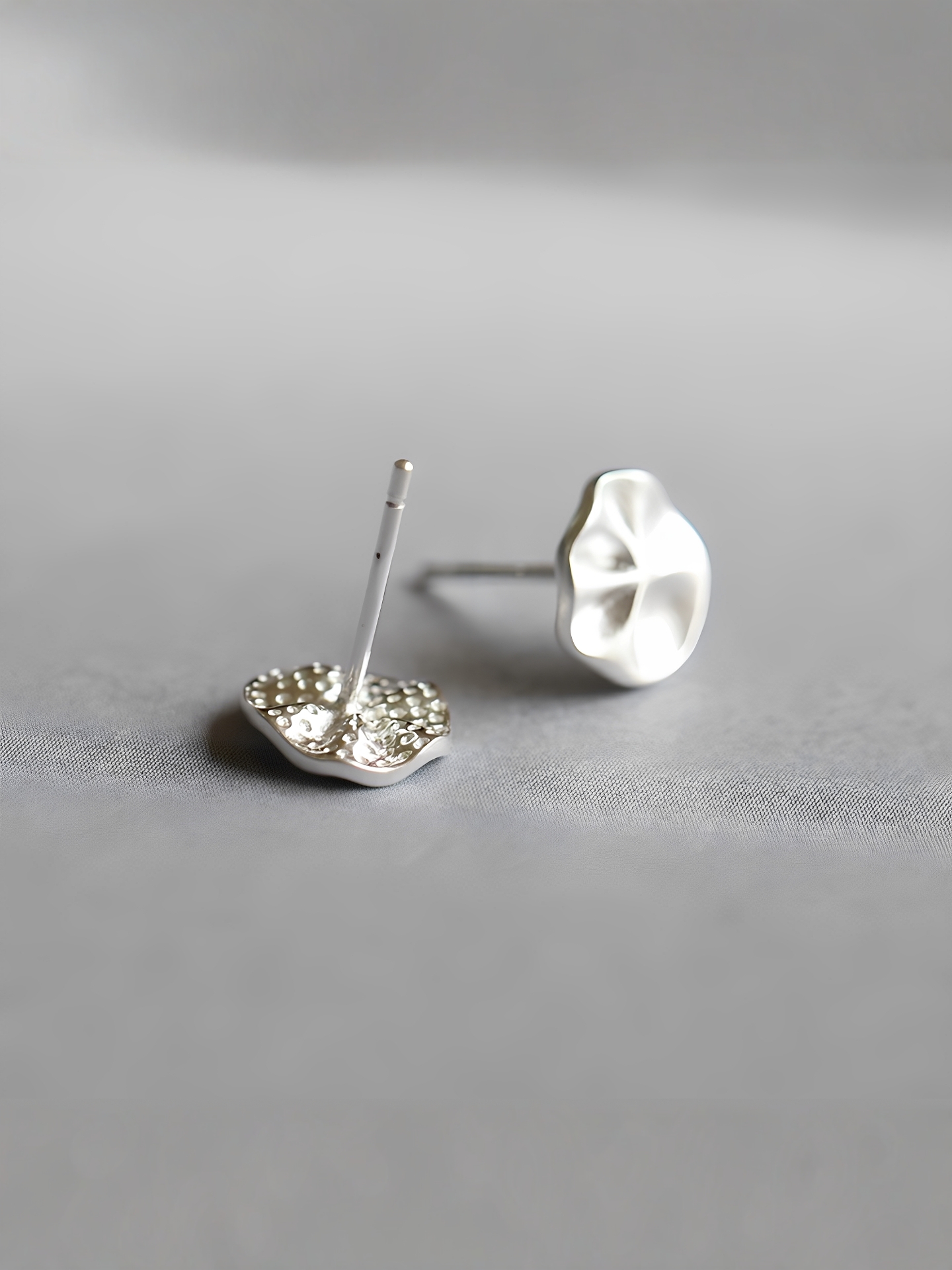 メンズアクセサリー 波紋のきらめき 円形ピアス