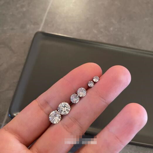 メンズアクセサリー 男性用ラウンドカット人工ダイヤモンドピアス