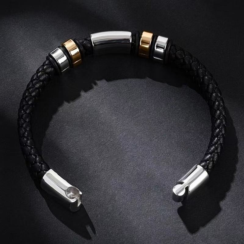 メンズアクセサリー 編み込み革紐の洗練ブレスレット