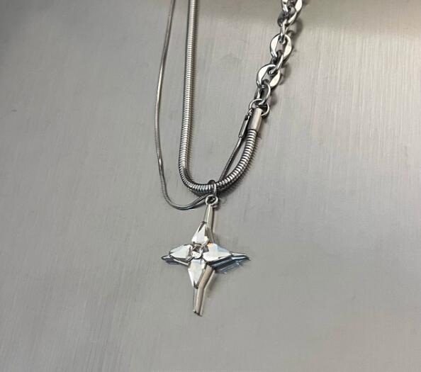 メンズアクセサリー 星型十字架チャーム付きレイヤードネックレス