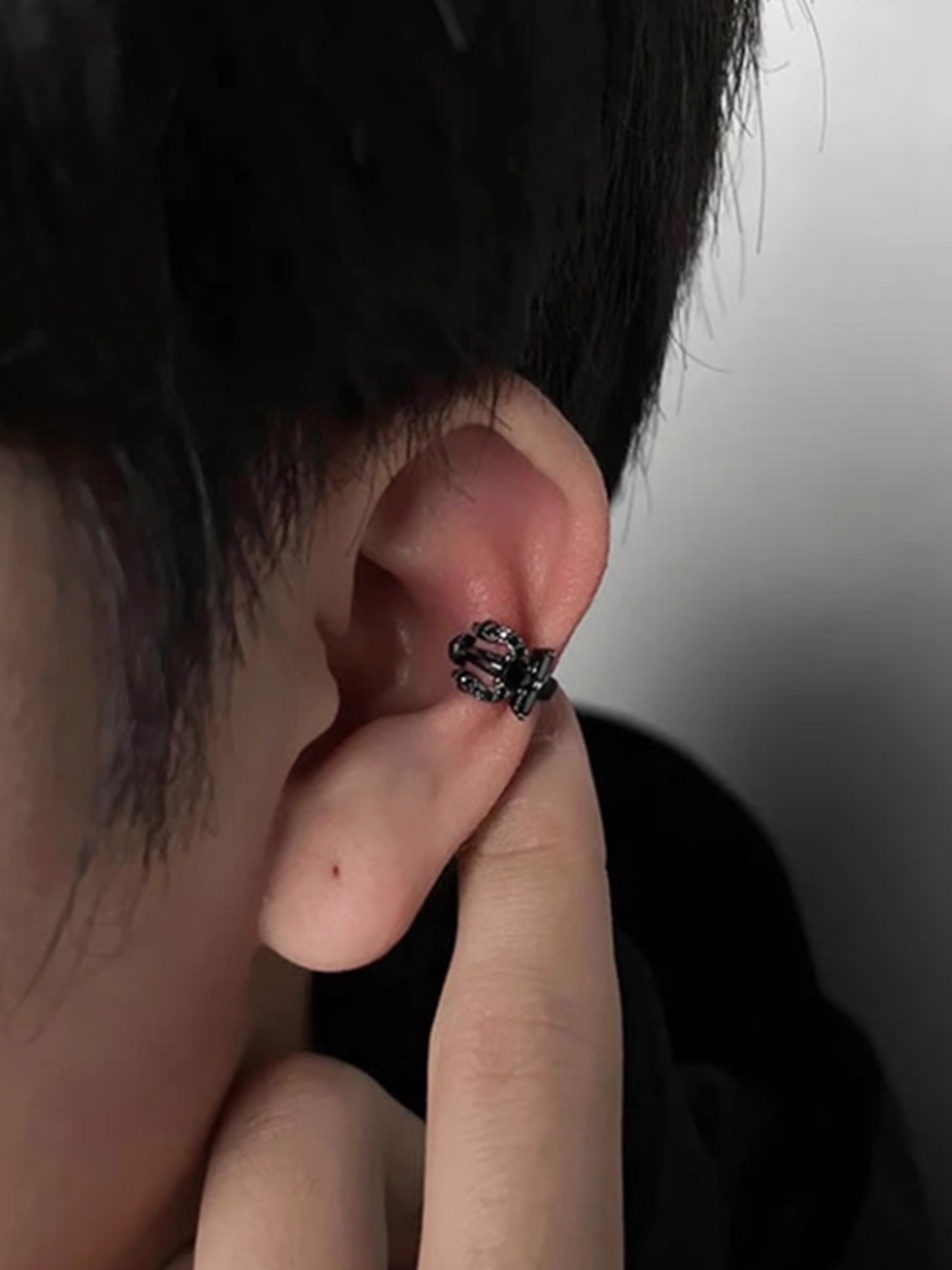 メンズアクセサリー 王冠モチーフ 贅沢宝石イヤーカフ