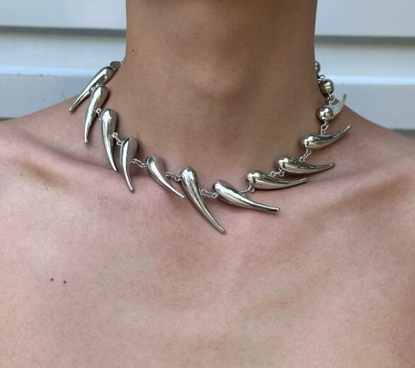 メンズアクセサリー 男性用 牙モチーフ 個性派 シルバー ネックレス