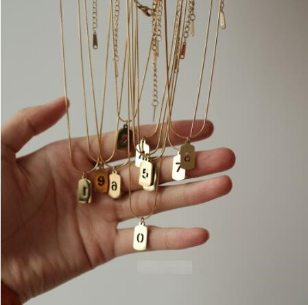 メンズアクセサリー 数字プレート付きレトロ風ネックレス