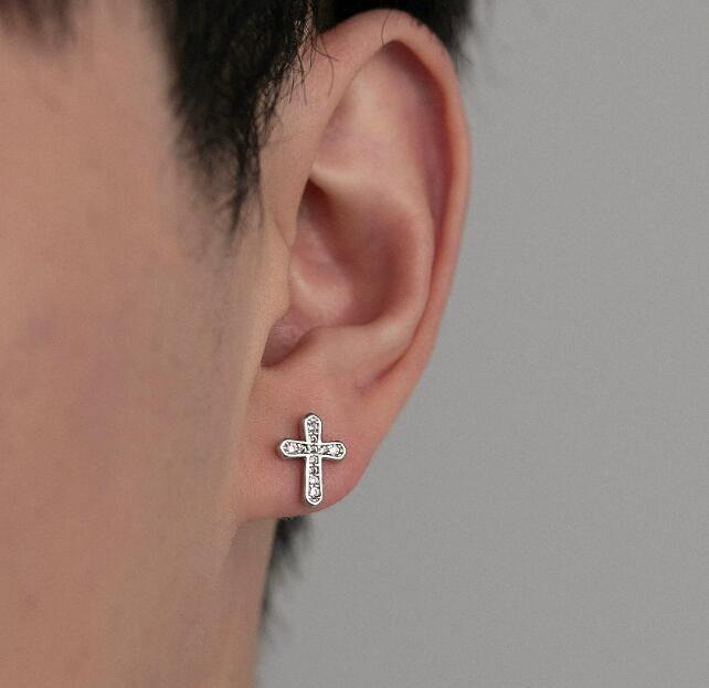 メンズアクセサリー メンズ十字架ピアス 輝く装飾付き男性用