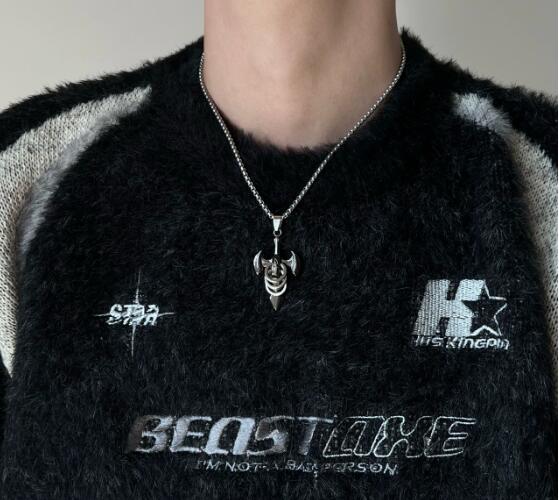 メンズアクセサリー 男性用剣型ペンダント重厚感ネックレス