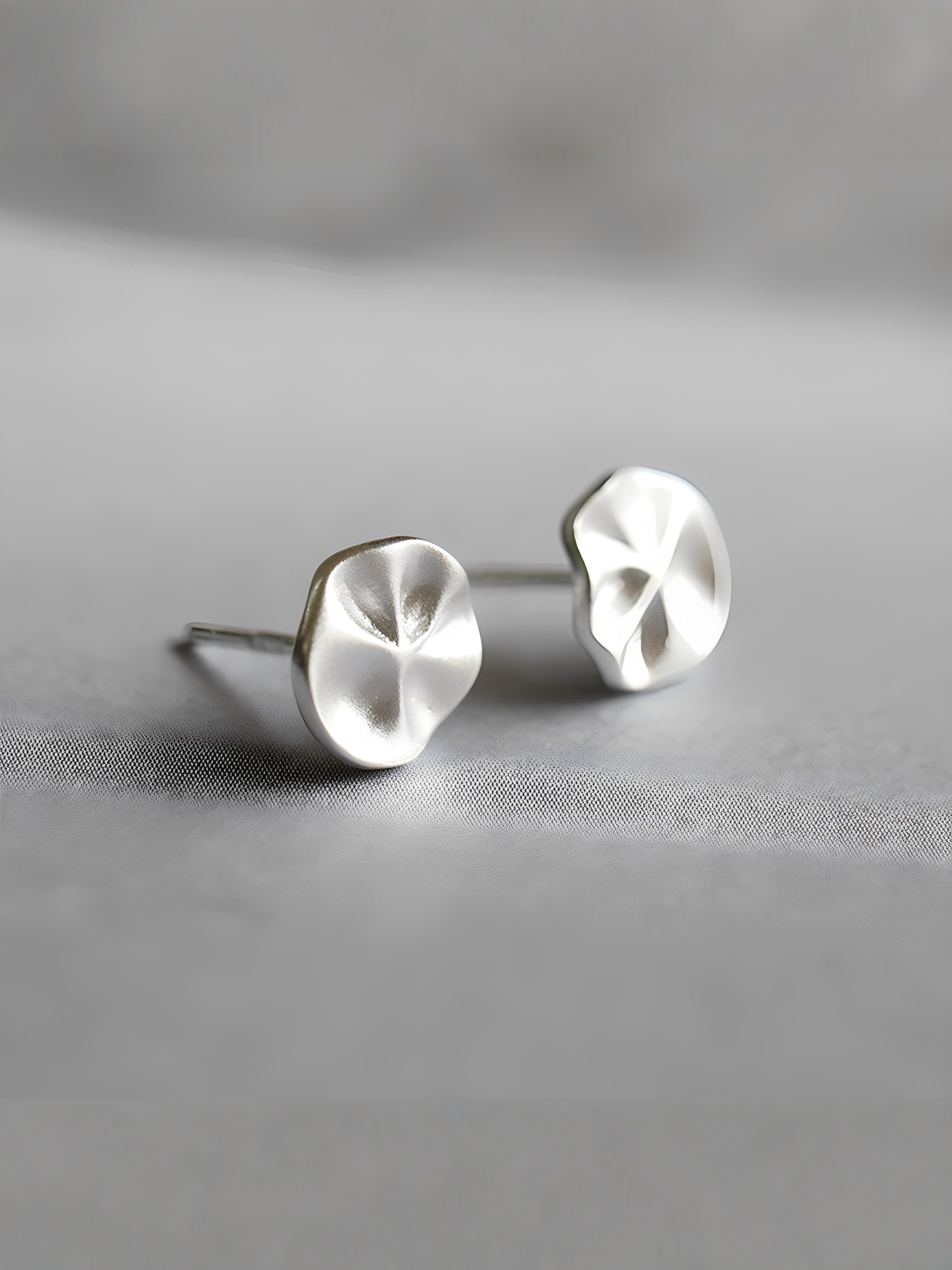 メンズアクセサリー 波紋のきらめき 円形ピアス