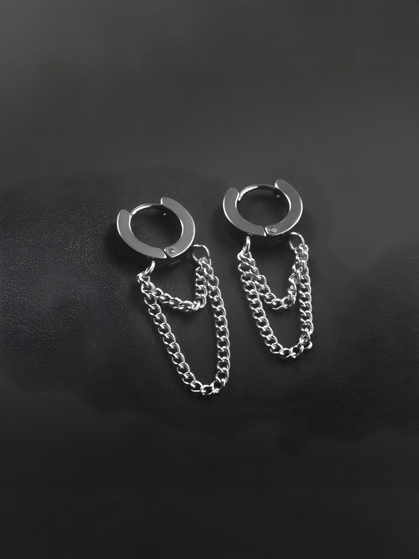 メンズアクセサリー 流れる輝き 細鎖ピアス