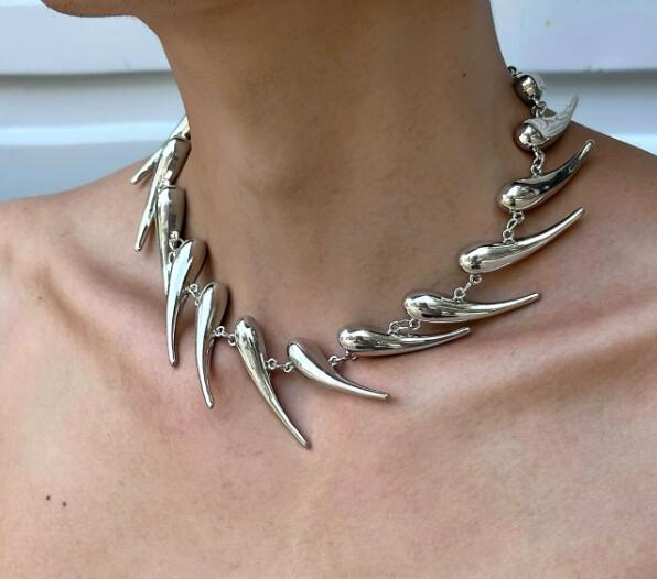 メンズアクセサリー 男性用 牙モチーフ 個性派 シルバー ネックレス