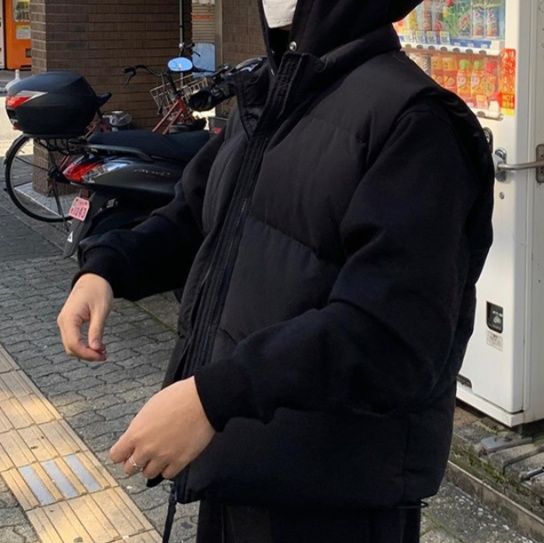 メンズダウン 冬を軽やかに、暖かく　ダウンベスト（立体キルト・ハイネック仕様）