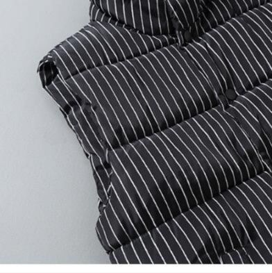 メンズダウン 　洗練ストライプ×立体キルト。冬の装いを格上げする中綿ベスト