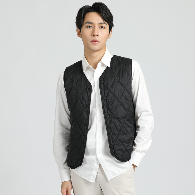 メンズダウン 上品でスマートな印象を演出する襟なしメンズダウンベスト
