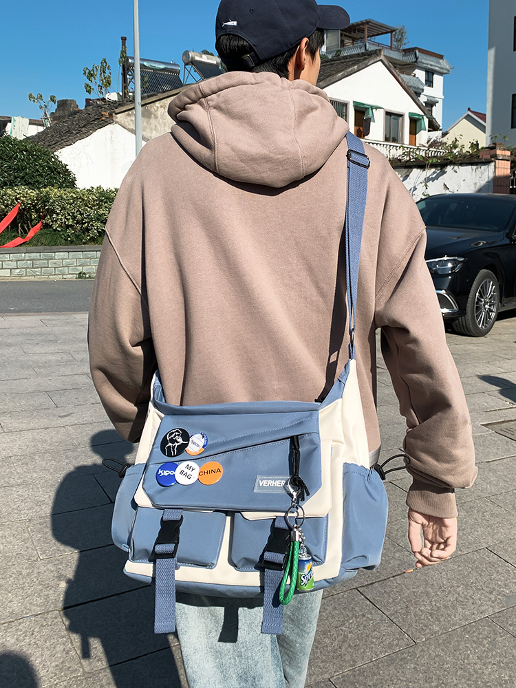 メッセンジャーバック多機能ワッペン付きメッセンジャーバッグ