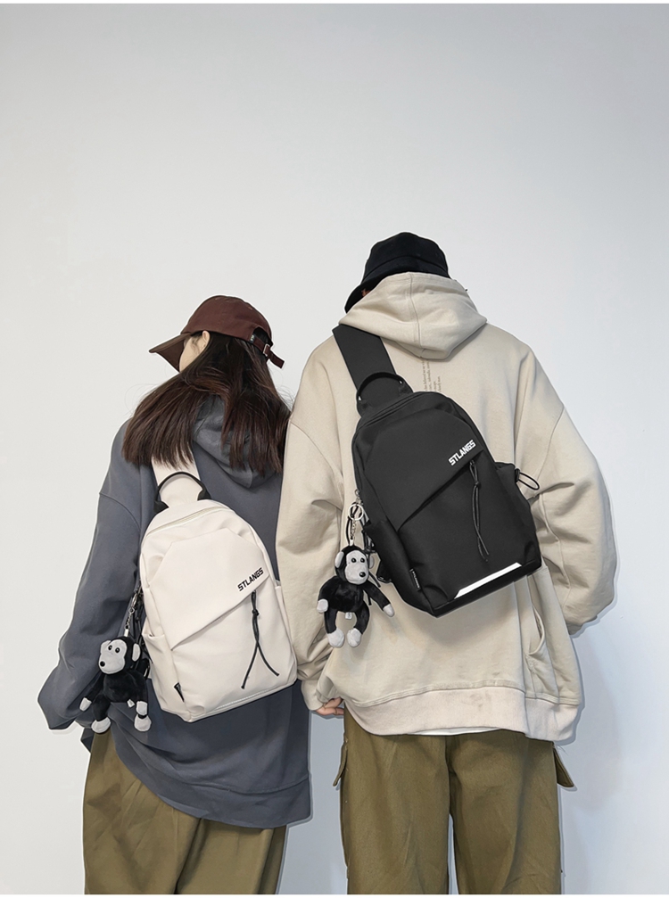 メッセンジャーバッグ シンプル斜め掛け登山ボディバッグ