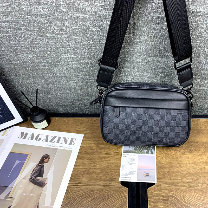 メッセンジャーバッグ 市松模様のスタイリッシュショルダー