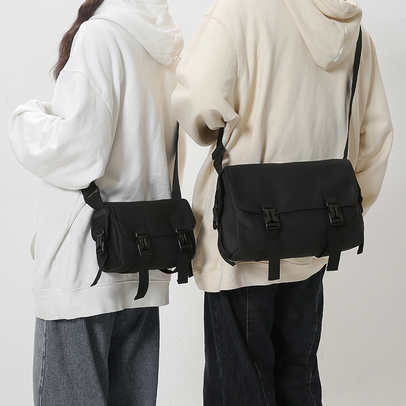 シンプル実用派メッセンジャーバッグ