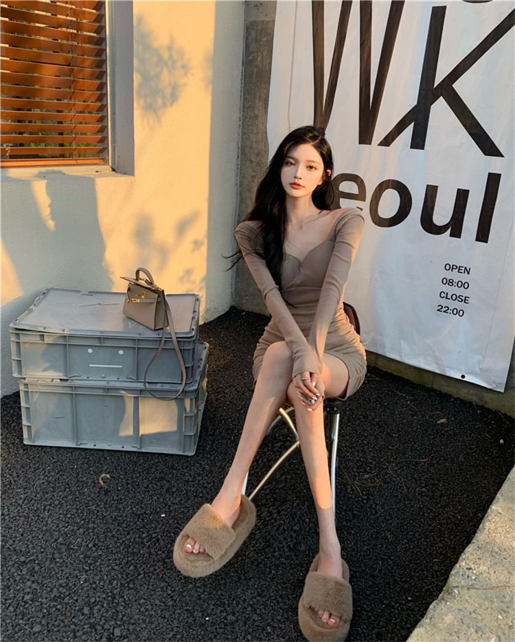 ブイネック長袖タイトミニワンピース