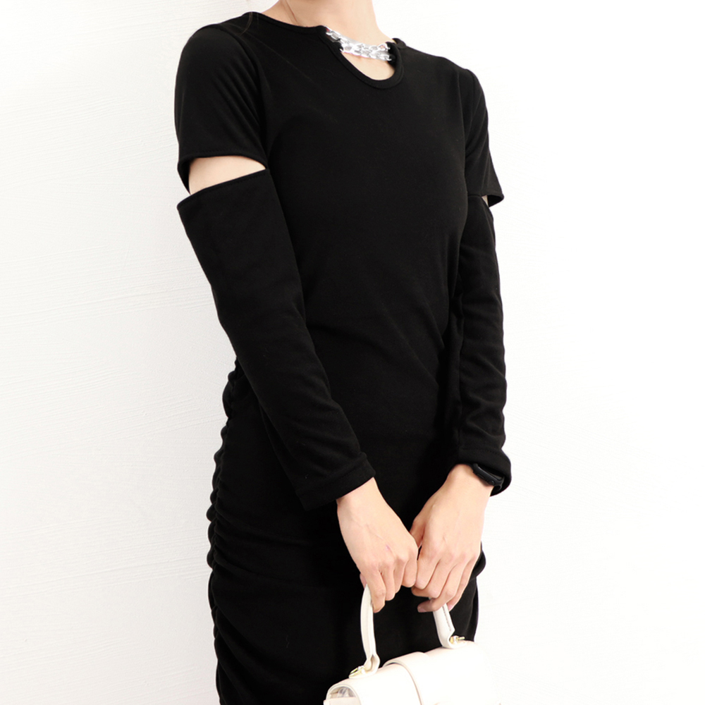 黒色長袖ミニワンピース チェーン装飾タイトワンピ