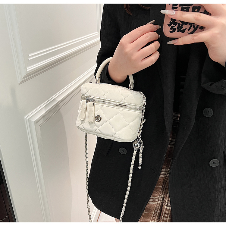 ミニバッグ キルティングステッチ台形ミニショルダーバッグ