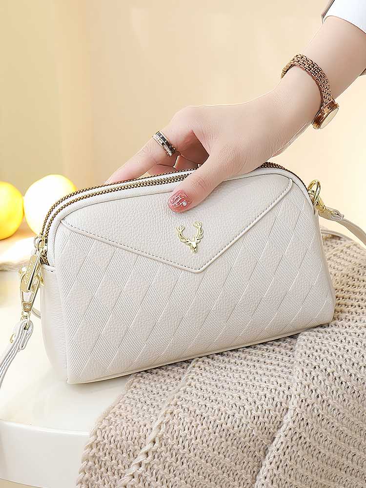 ホワイトで爽やかコーデが叶う！ミニバッグおすすめ10選